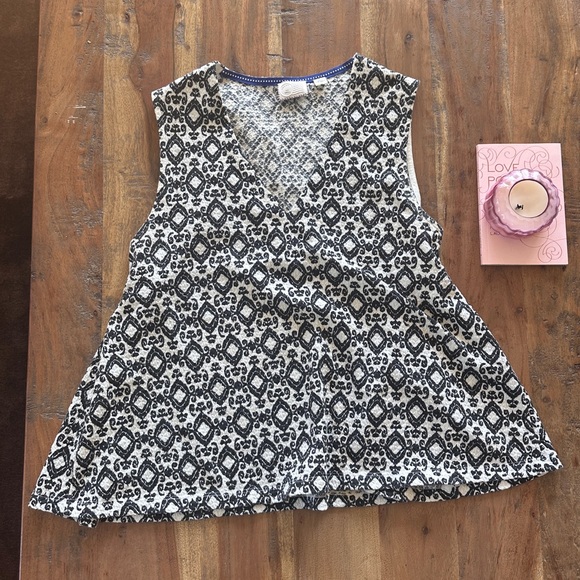 Flowy patterned soft tank - Picture 1 of 3